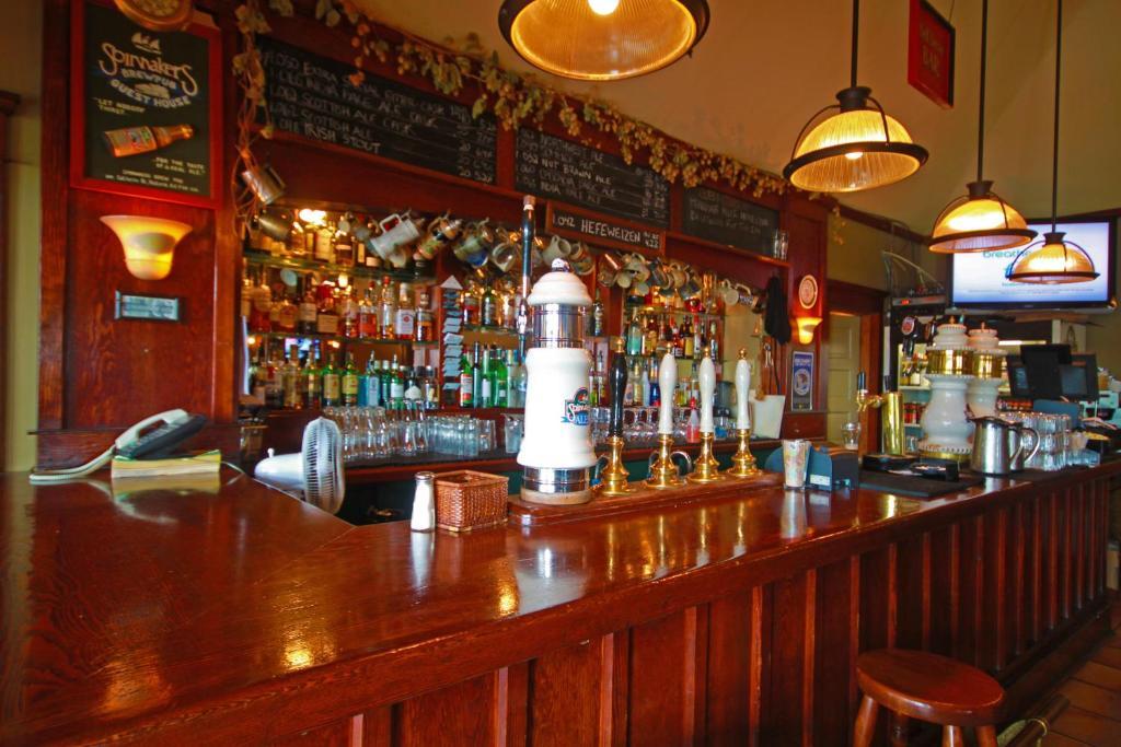 Spinnakers Gastro Brewpub & Guesthouses Victoria Esterno foto