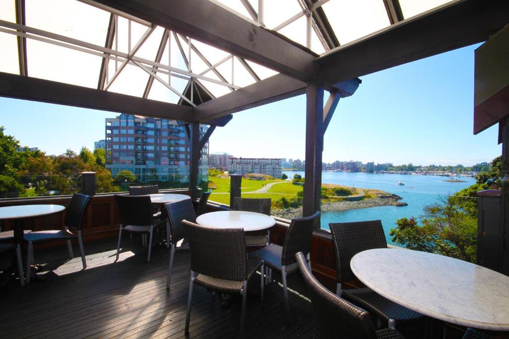Spinnakers Gastro Brewpub & Guesthouses Victoria Esterno foto