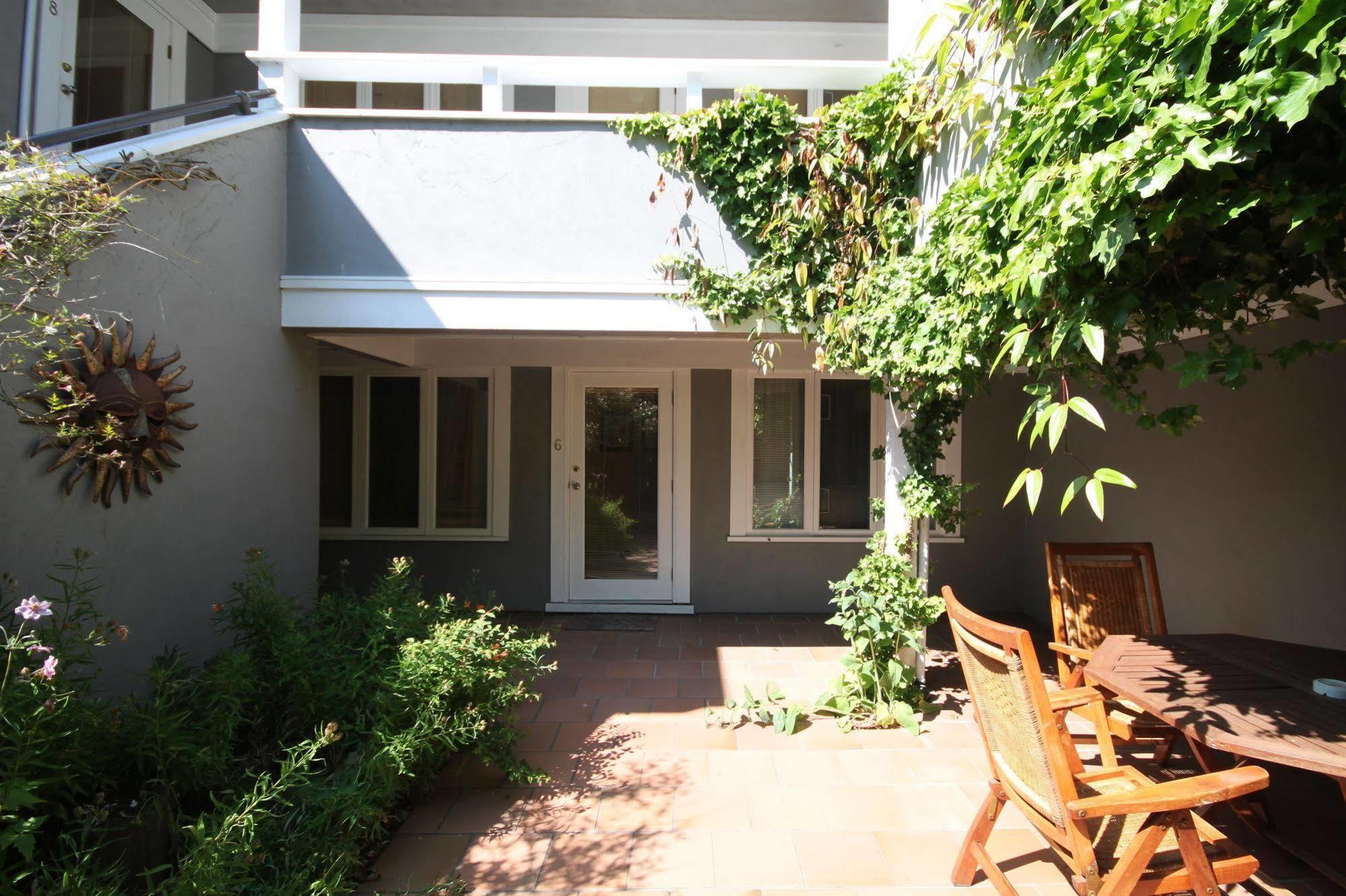 Spinnakers Gastro Brewpub & Guesthouses Victoria Esterno foto